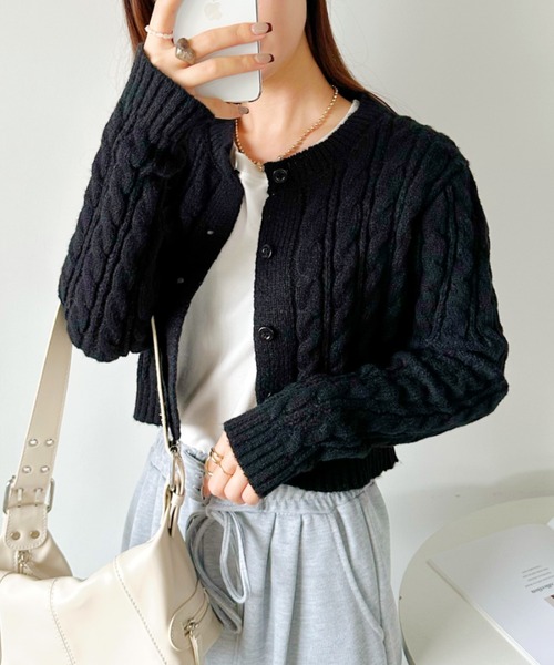 CLEA(クレア)の「クロップド丈ケーブル柄ニットカーディガントップス(カーディガン/ボレロ・レディース・アイボリー/ネイビー/ベージュ/ブラック・FREE)」の14枚目の写真