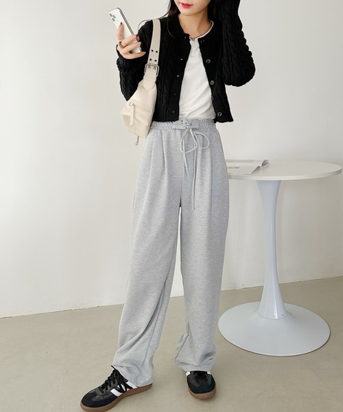 CLEA(クレア)の「クロップド丈ケーブル柄ニットカーディガントップス(カーディガン/ボレロ・レディース・アイボリー/ネイビー/ベージュ/ブラック・FREE)」の20枚目の写真