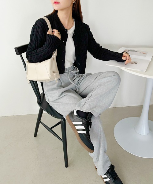 CLEA(クレア)の「クロップド丈ケーブル柄ニットカーディガントップス(カーディガン/ボレロ・レディース・アイボリー/ネイビー/ベージュ/ブラック・FREE)」の19枚目の写真