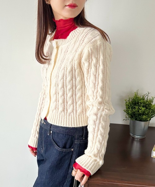 CLEA(クレア)の「クロップド丈ケーブル柄ニットカーディガントップス(カーディガン/ボレロ・レディース・アイボリー/ネイビー/ベージュ/ブラック・FREE)」の9枚目の写真