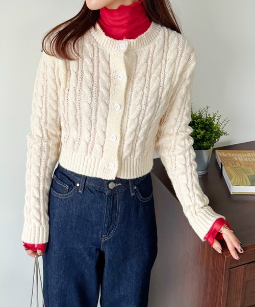 CLEA(クレア)の「クロップド丈ケーブル柄ニットカーディガントップス(カーディガン/ボレロ・レディース・アイボリー/ネイビー/ベージュ/ブラック・FREE)」の7枚目の写真
