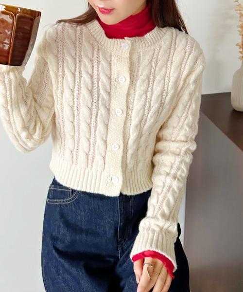 CLEA(クレア)の「クロップド丈ケーブル柄ニットカーディガントップス(カーディガン/ボレロ・レディース・アイボリー/ネイビー/ベージュ/ブラック・FREE)」の6枚目の写真