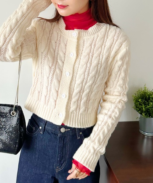 CLEA(クレア)の「クロップド丈ケーブル柄ニットカーディガントップス(カーディガン/ボレロ・レディース・アイボリー/ネイビー/ベージュ/ブラック・FREE)」の5枚目の写真