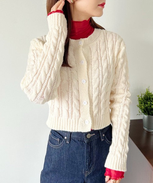 CLEA(クレア)の「クロップド丈ケーブル柄ニットカーディガントップス(カーディガン/ボレロ・レディース・アイボリー/ネイビー/ベージュ/ブラック・FREE)」の8枚目の写真
