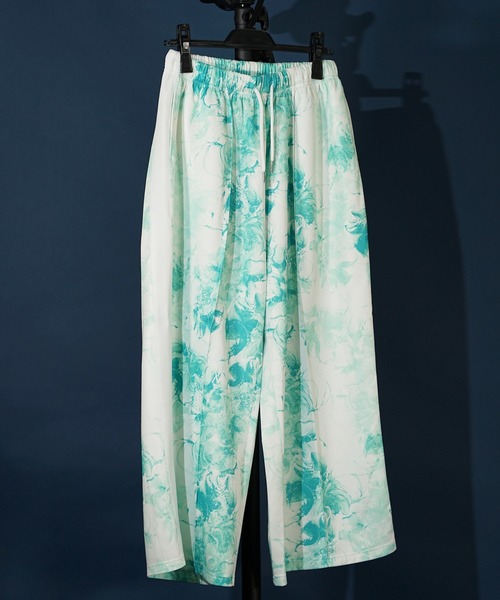 unrelaxing(アンリラクシング)の「Easy Wide Track Pants ルーズフィットイージートラックパンツ(その他パンツ・メンズ・ブラック×ブラック/ブラック系2/グリーン系2/パープル系2/ブラウン系2/ブラック系1/ブラック系3/ネイビー系2/ホワイト系2/スミクロ/ネイビー系1/ブラウン系1/ブルー系2/グリーン系1/ブラック系4/ホワイト系1/ブラック×パープル/ホワイト×パープル/ベージュ系2/ホワイト×エメラルドグリーン/グレー系その他2/その他35/パイソン/D/ライトホワイト/ライトブラック/ブラック系その他6/ダークグリーン系/ライトグリーン系1/ブルー系5/チェリーレッド/A/ダークブラック/ブラック系その他/ブラック系その他3/ブラック×ブルー/ブラック×ピンク/ブラウン系3/ダークグリーン系6/P/ブラック系5/ブラック系6/ブラック系9/チャコールグレー×ブラック/ダークオリーブ/ブルー系6/その他26/N・FREE)」の4枚目の写真