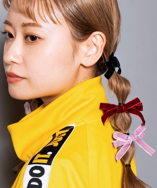 SPINNS（スピンズ）の「【2個セット】ベロアリボンヘアクリップ（バレッタ/ヘアクリップ・レディース・ブラック/レッド/ピンク・ONESIZE）」の4枚目の写真