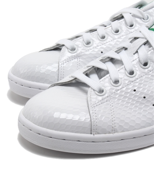 adidas Originals(アディダスオリジナルス)の「ウィメンズ アディダス スタンスミス STAN SMITH W B35442 B35443(スニーカー・レディース・ホワイト/グリーン・22cm/22.5cm/23cm/24cm/24.5cm/23.5cm/25cm)」の6枚目の写真