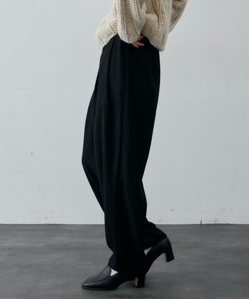 Libra Cue（リブラ キュー）の「ルーズシルエットタックスラックスパンツ（スラックス・レディース・カーキ/ブラック・FREE）」の4枚目の写真
