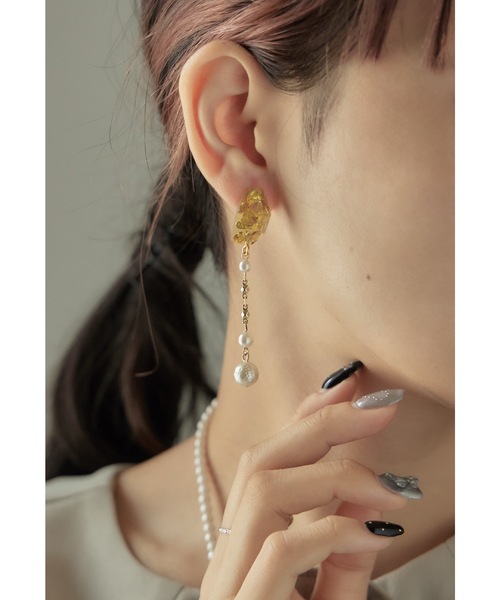 niana(ニアナ)の「金箔パールロングピアス 結婚式 二次会 アクセサリー(ピアス(両耳用)・レディース・オフホワイト・FREE)」の4枚目の写真