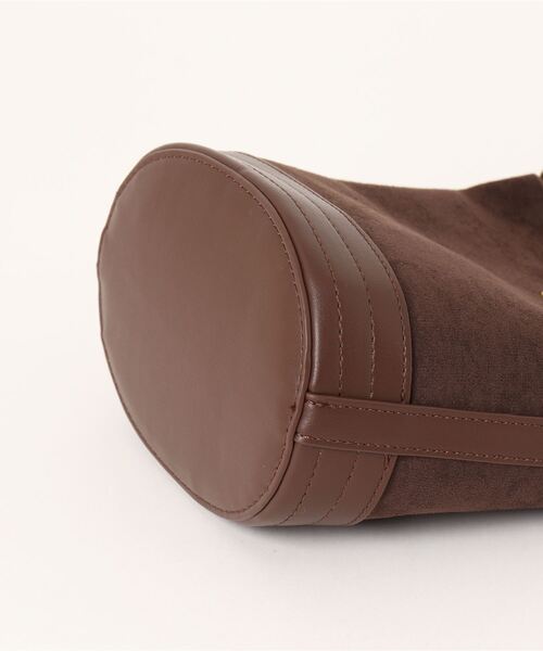 flower（フラワー）の「スエードバケットバッグ（ショルダーバッグ・レディース・ブラウン・FREE）」の3枚目の写真