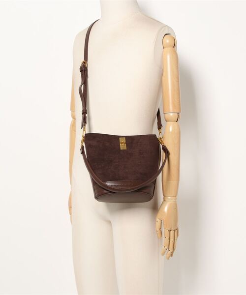 flower（フラワー）の「スエードバケットバッグ（ショルダーバッグ・レディース・ブラウン・FREE）」の6枚目の写真