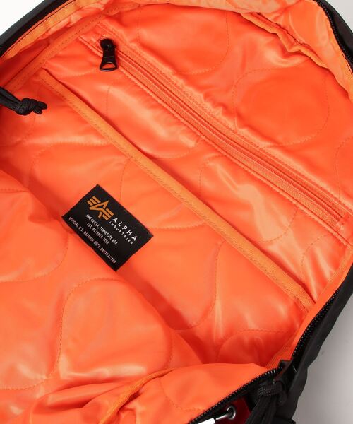 Alpha Industries（アルファインダストリーズ）の「パッチド デイパック コーデュラ（バックパック/リュック・メンズ・ブラック/グレー/ネイビー・FREE）」の6枚目の写真