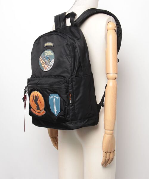 Alpha Industries（アルファインダストリーズ）の「パッチド デイパック コーデュラ（バックパック/リュック・メンズ・ブラック/グレー/ネイビー・FREE）」の7枚目の写真