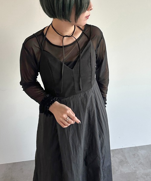 apres jour mignon(アプレジュールミニョン)の「ナイロン異素材キャミワンピース【ZOZOTOWN限定アイテム】(ワンピース・レディース・ネイビー/ブラック・MEDIUM/SMALL/X-LARGE)」の4枚目の写真