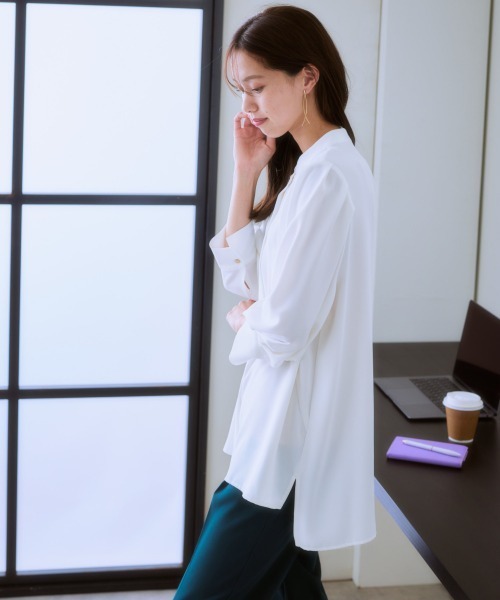 7days Life Styling（セブンデイズライフスタイリング）の「タックボリューム８分袖プチハイネックブラウス（しわになりにくい・UVカット・タンブル乾燥OK）（シャツ/ブラウス・レディース・オフホワイト/ブラック/サックスブルー/ベージュ・S/M/L/LL）」の7枚目の写真