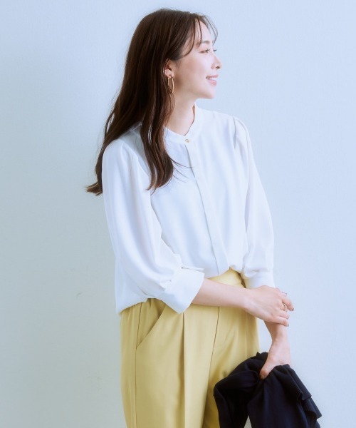 7days Life Styling（セブンデイズライフスタイリング）の「タックボリューム８分袖プチハイネックブラウス（しわになりにくい・UVカット・タンブル乾燥OK）（シャツ/ブラウス・レディース・オフホワイト/ブラック/サックスブルー/ベージュ・S/M/L/LL）」の10枚目の写真