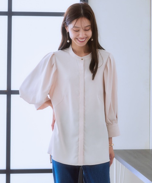 7days Life Styling（セブンデイズライフスタイリング）の「タックボリューム８分袖プチハイネックブラウス（しわになりにくい・UVカット・タンブル乾燥OK）（シャツ/ブラウス・レディース・オフホワイト/ブラック/サックスブルー/ベージュ・S/M/L/LL）」の16枚目の写真