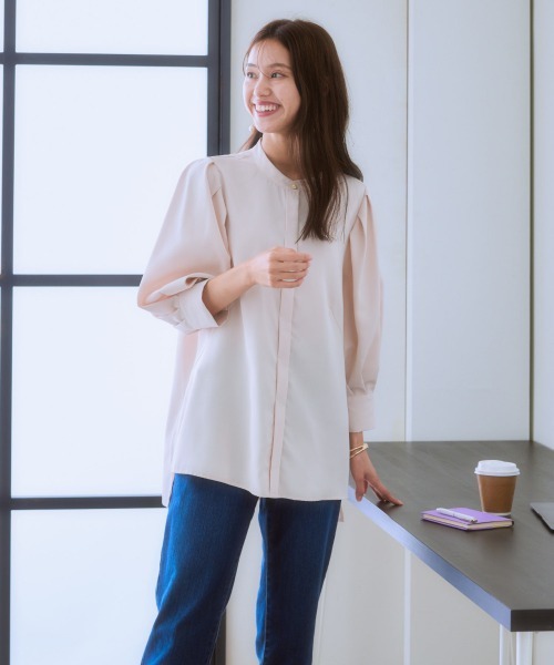 7days Life Styling（セブンデイズライフスタイリング）の「タックボリューム８分袖プチハイネックブラウス（しわになりにくい・UVカット・タンブル乾燥OK）（シャツ/ブラウス・レディース・オフホワイト/ブラック/サックスブルー/ベージュ・S/M/L/LL）」の18枚目の写真