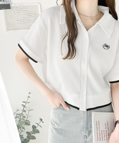 classicalelf（クラシカルエルフ）の「大人レディな正統派。胸刺繍ワッフル短丈ポロカーデ（ポロシャツ・レディース・ブラック/オレンジ/ホワイト/ベージュ・LARGE/MEDIUM/SMALL/X-LARGE）」の2枚目の写真