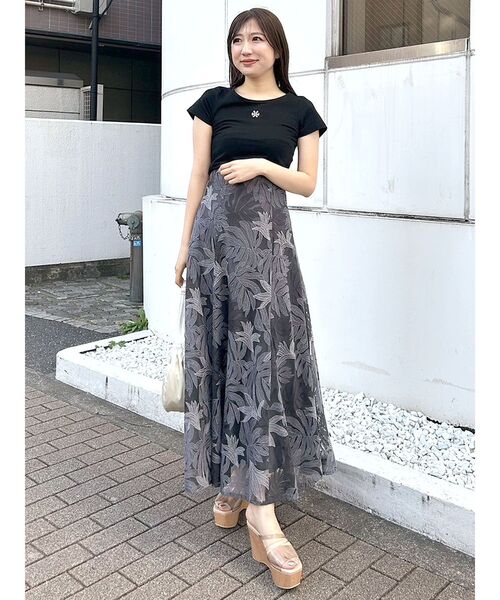 MERCURYDUO（マーキュリーデュオ）の「エンブロイダリーワンポイントロゴTシャツ（Tシャツ/カットソー・レディース・ブラック/レッド/オフホワイト・FREE）」の4枚目の写真