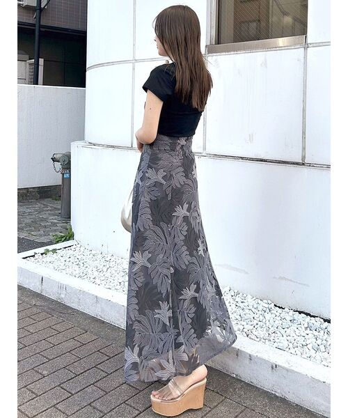 MERCURYDUO（マーキュリーデュオ）の「エンブロイダリーワンポイントロゴTシャツ（Tシャツ/カットソー・レディース・ブラック/レッド/オフホワイト・FREE）」の6枚目の写真