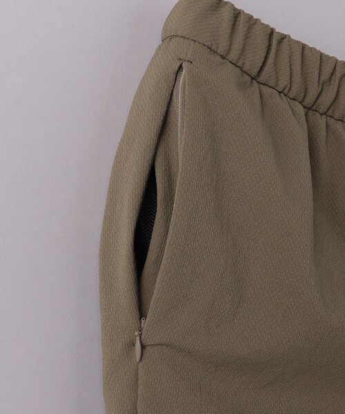 UNITED ARROWS（ユナイテッドアローズ）の「ドビー オールギャザー イージーパンツ COZY -ウォッシャブル・撥水・ストレッチ-（その他パンツ・メンズ・ブラック/ネイビー/モカ・S/M/L/XL）」の16枚目の写真