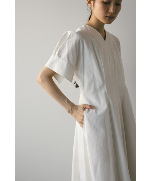 STYLEMIXER（スタイルミキサー）の「カフスリットワンピース（ワンピース・レディース・ホワイト/ベージュ/ブラック・SMALL/MEDIUM）」の8枚目の写真