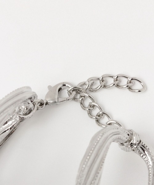 FOREVER 21(フォーエバー トゥエンティーワン)の「メタルループバングル(バングル/リストバンド・レディース・ゴールド/シルバー・FREE)」の4枚目の写真