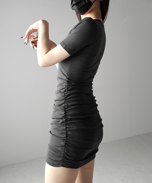 me+em select(ミームセレクト)の「※※【 2color 】クロスストラップシャーリングミニワンピース / cross strap shirring mini onepiece(ワンピース・レディース・ブラック/グレー・MEDIUM/SMALL)」の5枚目の写真