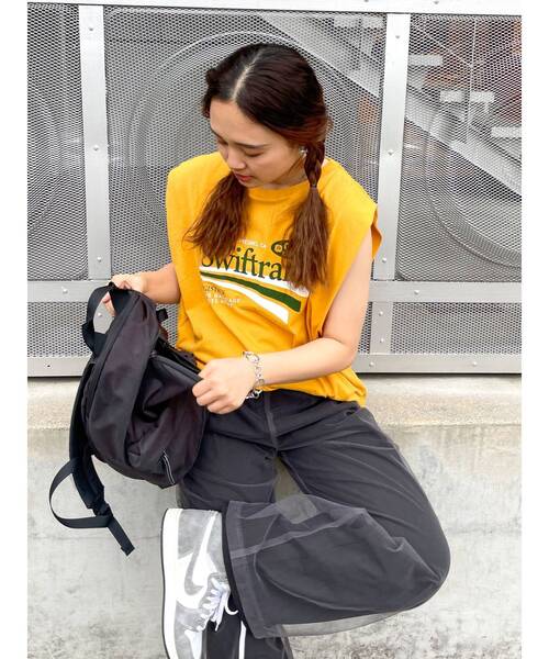 Ungrid(アングリッド)の「ヴィンテージロゴノースリトップス(Tシャツ/カットソー・レディース・オフホワイト/チャコールグレー/マスタード・FREE)」の5枚目の写真