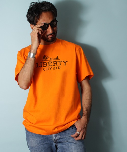 LIBERTY CITY（リバティシティ）の「【LIBERTY CITY/リバティーシティ】 [CARRIAGE] Tシャツ（Tシャツ/カットソー・メンズ・ホワイト/ブラック/オレンジ・2/3/4）」の3枚目の写真