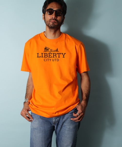 LIBERTY CITY（リバティシティ）の「【LIBERTY CITY/リバティーシティ】 [CARRIAGE] Tシャツ（Tシャツ/カットソー・メンズ・ホワイト/ブラック/オレンジ・2/3/4）」の4枚目の写真