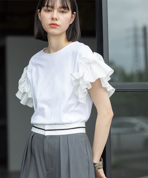OPAQUE.CLIP(オペークドットクリップ)の「◆《美人百花掲載》フリルドッキングスリーブカットソー【洗濯機洗い可】(Tシャツ/カットソー・レディース・ブルー系その他/ホワイト/ブラック/ライトベージュ・36/38/40/42)」の1枚目の写真
