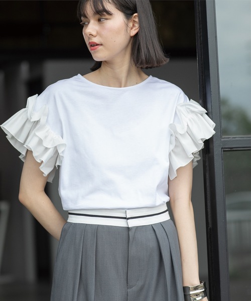 OPAQUE.CLIP(オペークドットクリップ)の「◆《美人百花掲載》フリルドッキングスリーブカットソー【洗濯機洗い可】(Tシャツ/カットソー・レディース・ブルー系その他/ホワイト/ブラック/ライトベージュ・36/38/40/42)」の5枚目の写真