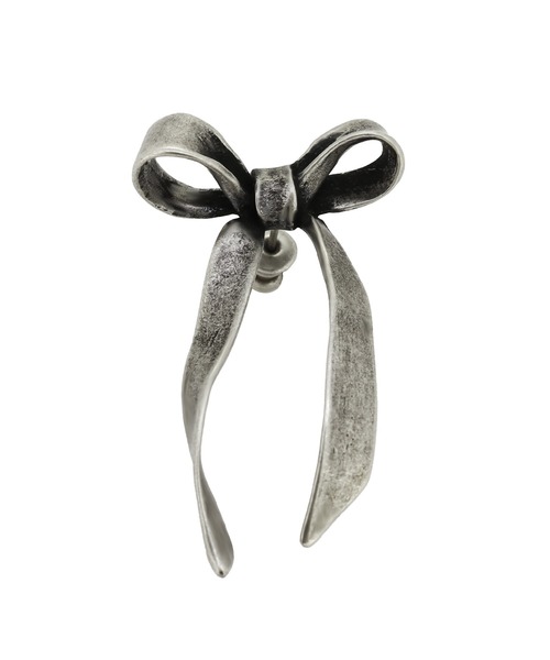 LOVE BY e.m. （ラブバイイーエム）の「リボンピアス/レディース/バレエコア（ピアス（片耳用）・レディース・シルバー/ゴールド/ブラック/ピンク系その他/アンティークゴールド/アンティークシルバー・FREE）」の4枚目の写真