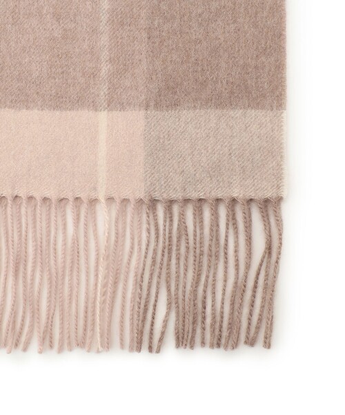 23区(ニジュウサンク)の「カシミヤ チェック マフラー(マフラー・レディース・ダークグリーン系3/オレンジ系3/ベージュ系3/グレー系3・F)」の6枚目の写真