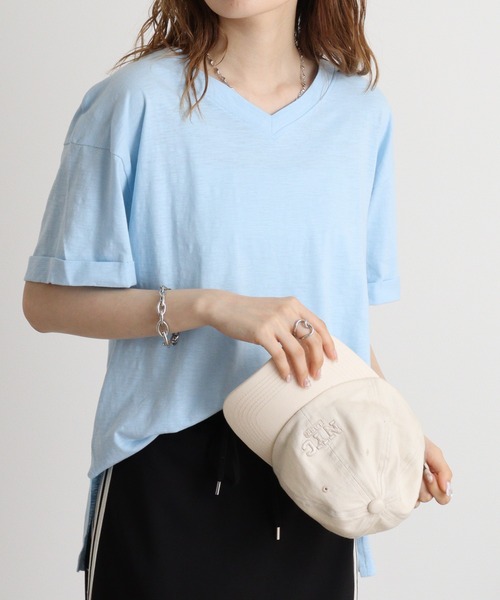 atONE(アットワン)の「オーバーサイズVネックTee(Tシャツ/カットソー・レディース・ブラック/ブルー系その他2/カーキ/オフホワイト/パープル系その他/パープル系その他2/ブルー系その他/モカ/ピンク系その他3/ピンク系その他4/ベージュ/ネイビー・M/L)」の9枚目の写真