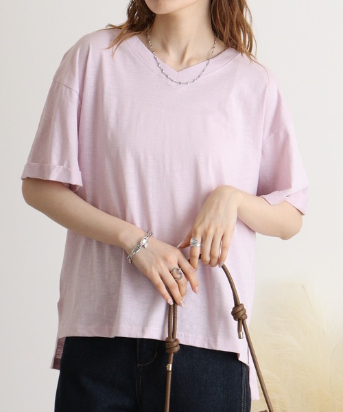 atONE(アットワン)の「オーバーサイズVネックTee(Tシャツ/カットソー・レディース・ブラック/ブルー系その他2/カーキ/オフホワイト/パープル系その他/パープル系その他2/ブルー系その他/モカ/ピンク系その他3/ピンク系その他4/ベージュ/ネイビー・M/L)」の11枚目の写真