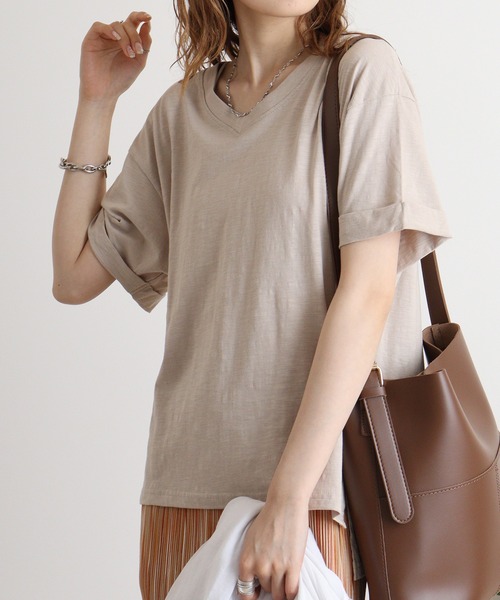 atONE(アットワン)の「オーバーサイズVネックTee(Tシャツ/カットソー・レディース・ブラック/ブルー系その他2/カーキ/オフホワイト/パープル系その他/パープル系その他2/ブルー系その他/モカ/ピンク系その他3/ピンク系その他4/ベージュ/ネイビー・M/L)」の13枚目の写真