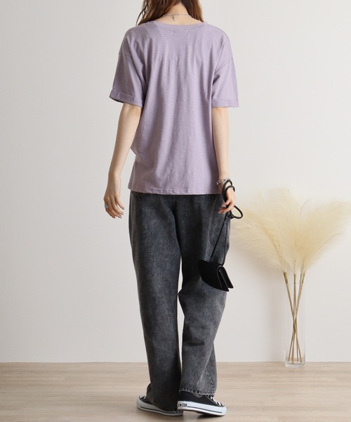atONE(アットワン)の「オーバーサイズVネックTee(Tシャツ/カットソー・レディース・ブラック/ブルー系その他2/カーキ/オフホワイト/パープル系その他/パープル系その他2/ブルー系その他/モカ/ピンク系その他3/ピンク系その他4/ベージュ/ネイビー・M/L)」の21枚目の写真