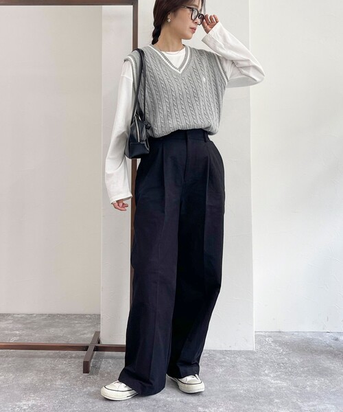 fredy emue（フレディエミュ）の「FR刺繍柄編みニットベスト（ベスト・レディース・ネイビー/オフホワイト/グレー・38）」の20枚目の写真