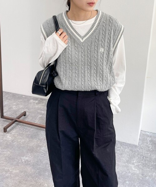 fredy emue（フレディエミュ）の「FR刺繍柄編みニットベスト（ベスト・レディース・ネイビー/オフホワイト/グレー・38）」の15枚目の写真