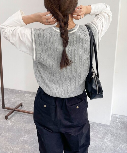 fredy emue（フレディエミュ）の「FR刺繍柄編みニットベスト（ベスト・レディース・ネイビー/オフホワイト/グレー・38）」の13枚目の写真