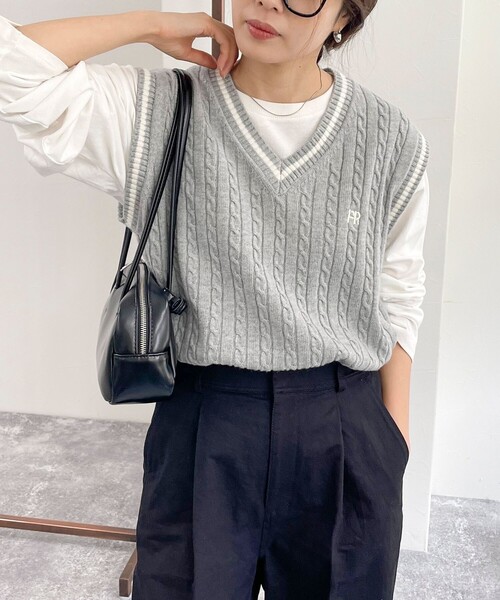 fredy emue（フレディエミュ）の「FR刺繍柄編みニットベスト（ベスト・レディース・ネイビー/オフホワイト/グレー・38）」の12枚目の写真