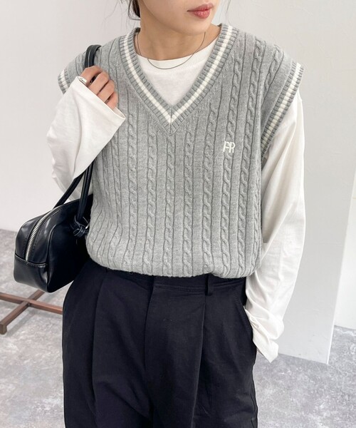 fredy emue（フレディエミュ）の「FR刺繍柄編みニットベスト（ベスト・レディース・ネイビー/オフホワイト/グレー・38）」の10枚目の写真