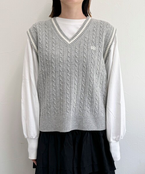 fredy emue（フレディエミュ）の「FR刺繍柄編みニットベスト（ベスト・レディース・ネイビー/オフホワイト/グレー・38）」の8枚目の写真