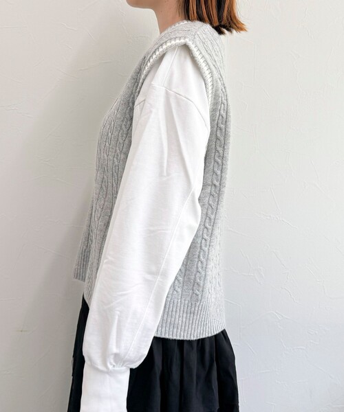 fredy emue（フレディエミュ）の「FR刺繍柄編みニットベスト（ベスト・レディース・ネイビー/オフホワイト/グレー・38）」の7枚目の写真