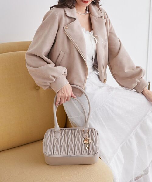 MAJESTIC LEGON（マジェスティックレゴン）の「チャームセット横長バッグ（ハンドバッグ・レディース・アイボリー/グレイッシュベージュ/ブラック/キャメル・FREE）」の8枚目の写真