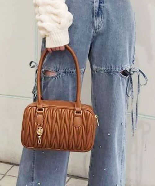 MAJESTIC LEGON（マジェスティックレゴン）の「チャームセット横長バッグ（ハンドバッグ・レディース・アイボリー/グレイッシュベージュ/ブラック/キャメル・FREE）」の12枚目の写真