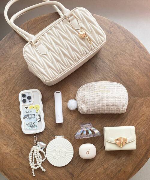 MAJESTIC LEGON（マジェスティックレゴン）の「チャームセット横長バッグ（ハンドバッグ・レディース・アイボリー/グレイッシュベージュ/ブラック/キャメル・FREE）」の21枚目の写真